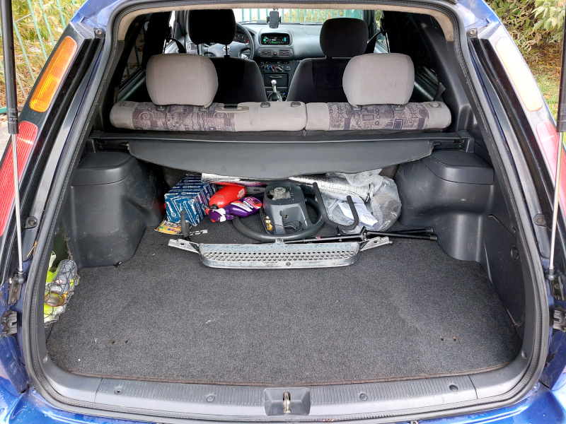 Toyota Corolla E11 kombi bagażnik