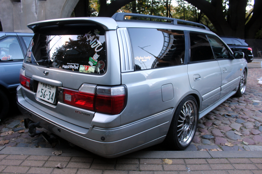 Youngtimer Warsaw Powiśle - Nissan Stagea