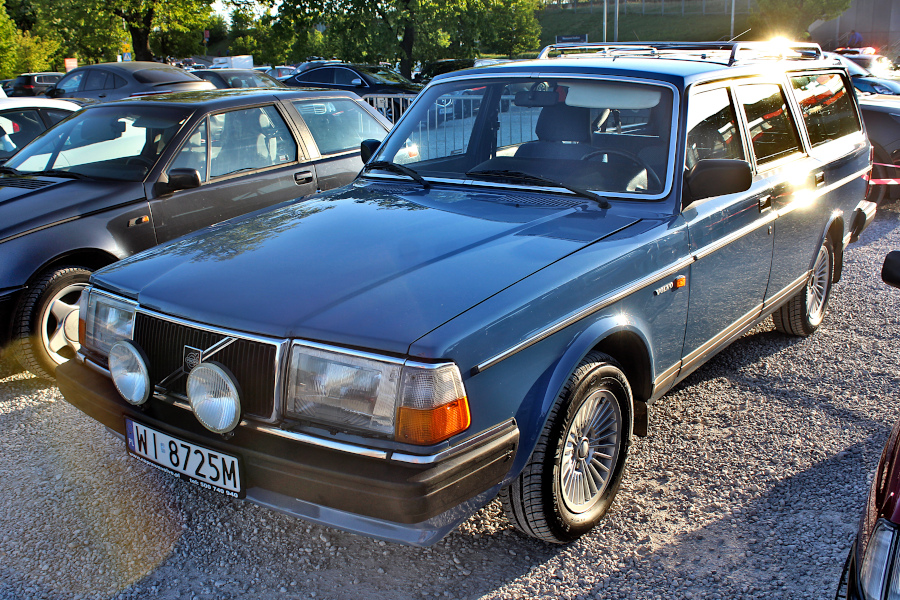 Youngtimer Warsaw 2023 - Volvo 240 kombi